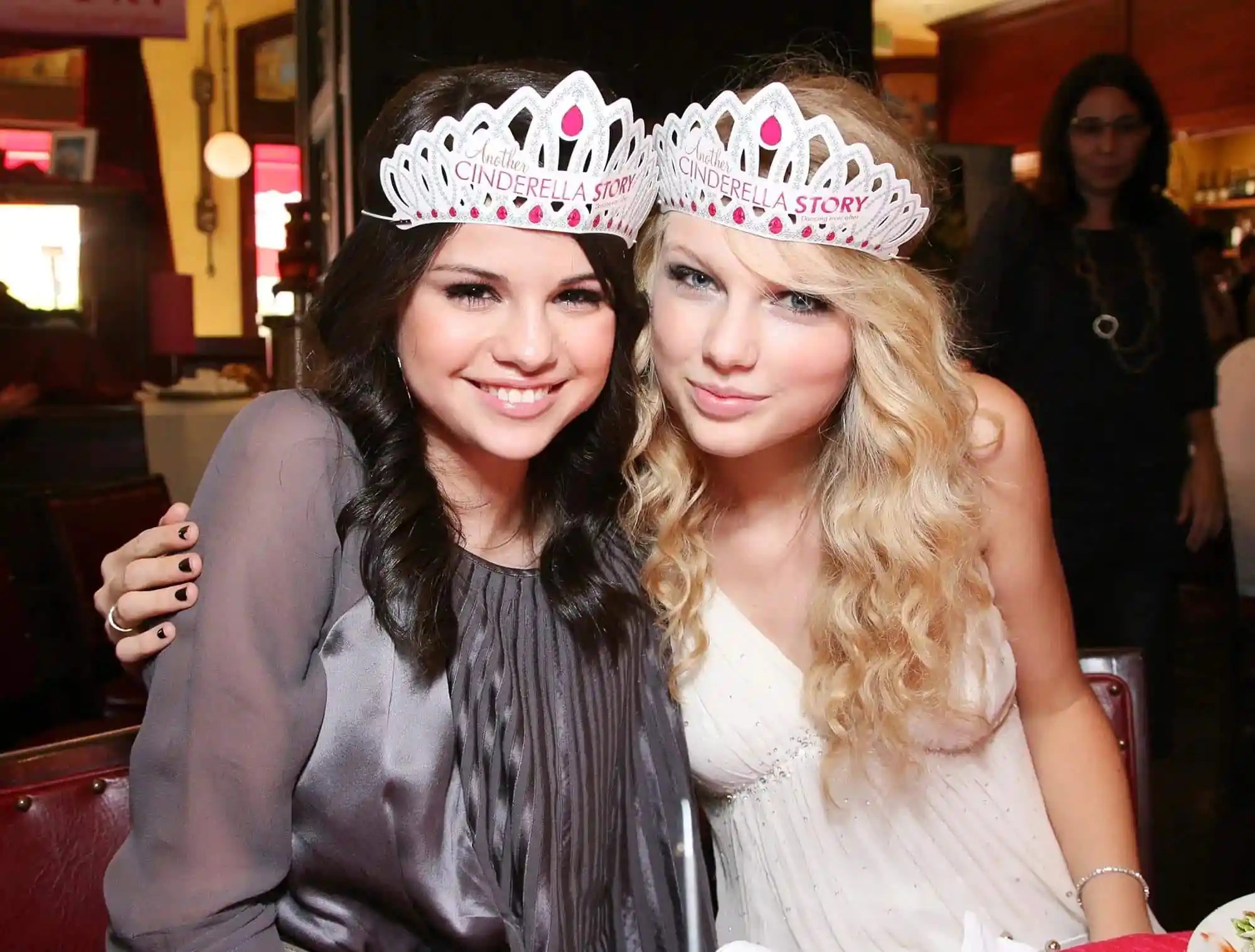 Selena Gomez Confirms Taylor Swift’s “Dorothea” Is About Her: Inside Their 17-Year Friendship and the Unreleased Song “Family”