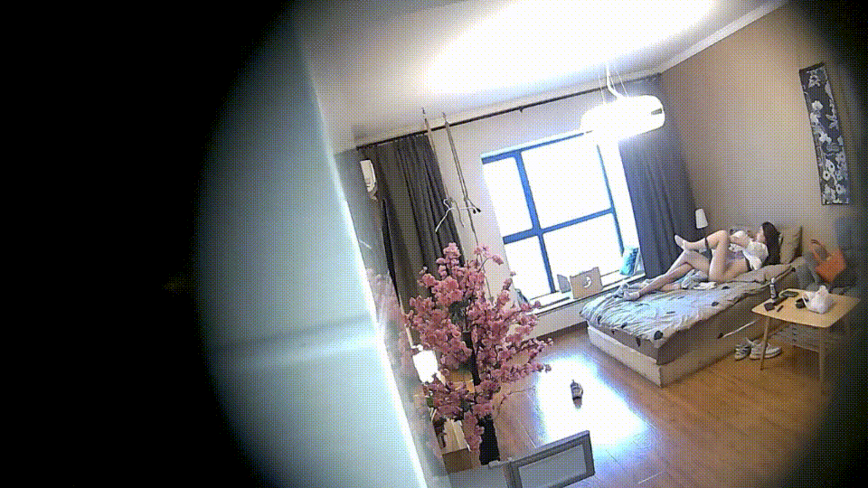 酒店偷拍 身材极品的御姐跟男友开房 自己把自己脱个精光等着挨操 先是被后入猛冲 然后身体被对折起来操