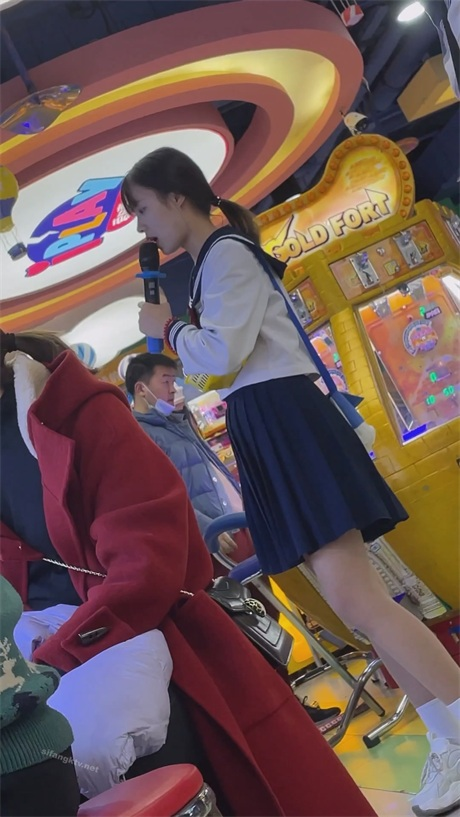 ❣️推荐❣️【商场抄底】颜值嫩妹,游戏主持人,JK肉丝黑内够骚,年轻就是好,想把脸埋进屁穴里猛吸1V