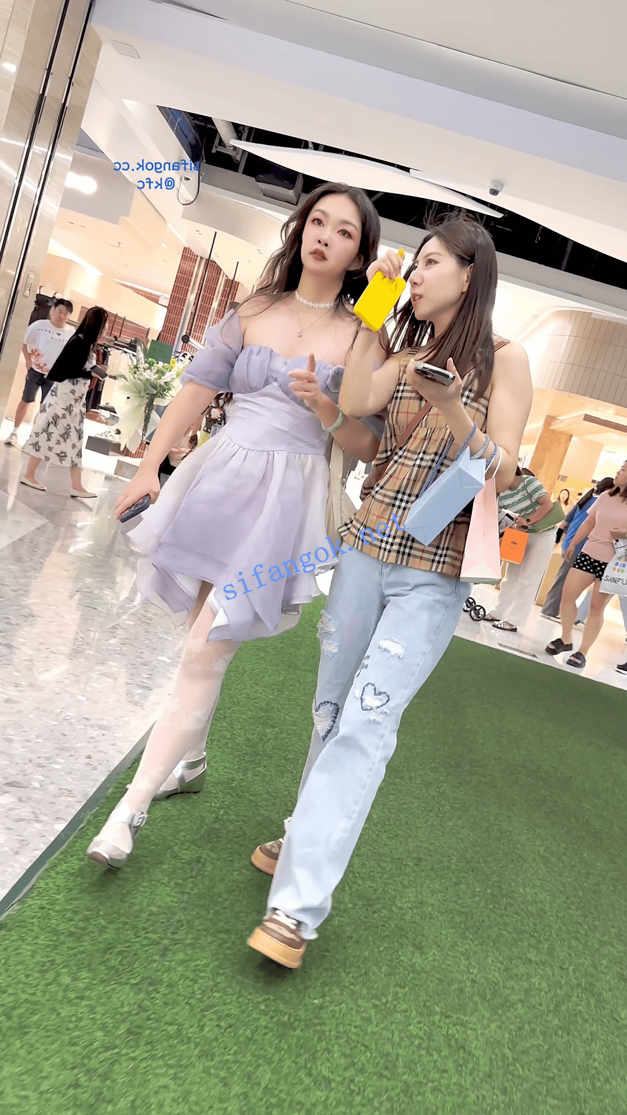 【KFC】丰满少妇长裙下穿着提花骚白丝袜·淡灰色内内前后CD