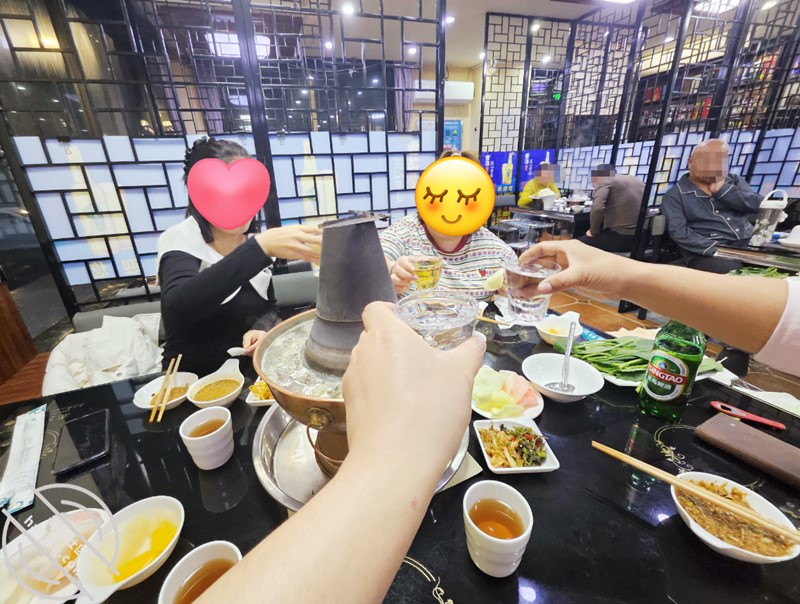 《姐弟乱伦》海神”暗水之下“第一次舔表姐的B第一次与表姐肛交❤️最后射进她的屁眼里