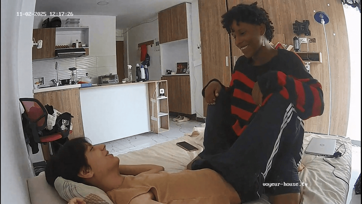 欧美偷窥公寓（VoyeurHouseTV）-漂亮男孩和黑小帅互玩鸡巴被捅屁眼25.11.2