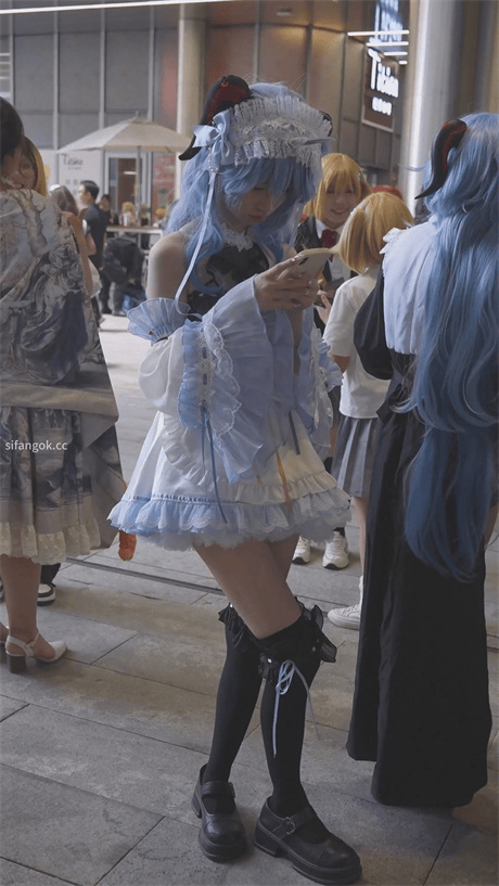 ❣️推荐❣️【展会抄底】颜值嫩妹,泡泡裙白内还行,垫个护垫是怕侧漏吗,玉足特写,奶小了点1V
