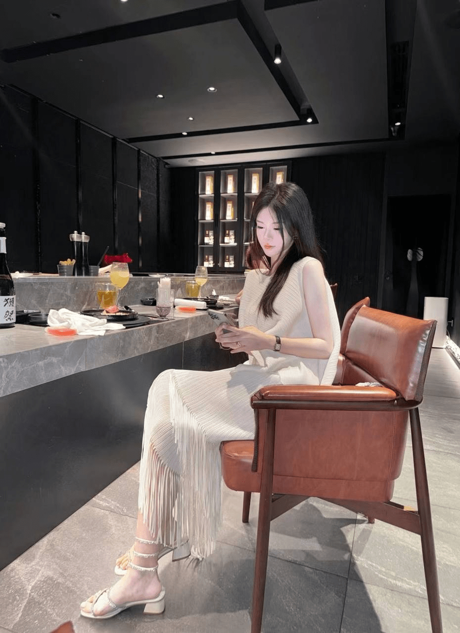 ❤️❤️纹身精神美女黄丽娜，足交口交、丝袜后入，诱惑至极