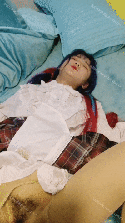 ♈ ♈ ♈2026年2月最新，【重磅核弹】鱼哥，【泡妞约炮新系列】，高颜值双马尾萝莉，粉嫩的鲍鱼，插进去妹子疼的不行，好刺激感觉！