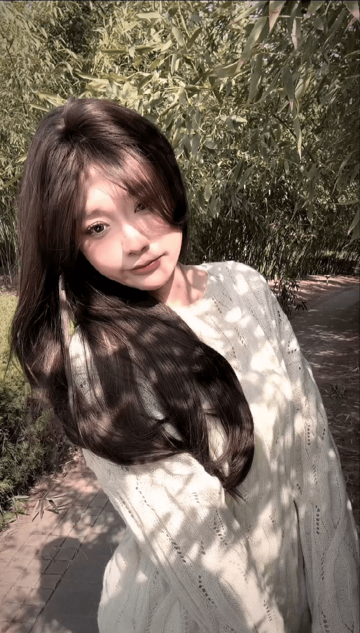 ✨【S级泄密】高颜值毛衣妹公园啪啪，撅着屁股让拍摄，各种穿衣风格换不停，扒开豹纹小内内上位后入，屋里不过瘾跑公园 (13V)