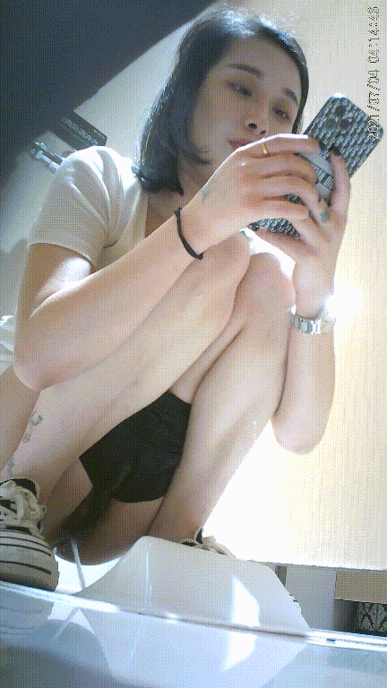 ⚫️美女如云商场女厕，正面脸穴同框连续偷拍多位漂亮小姐姐方便，赏脸赏逼(9V)