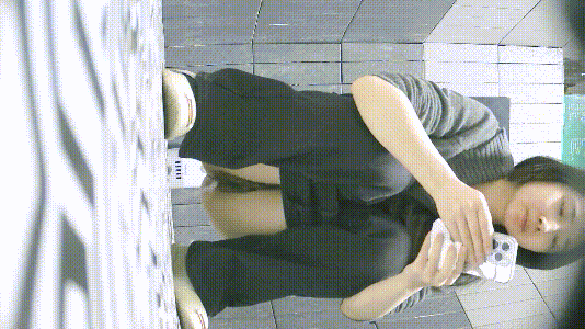 商场女厕连续三次拍到同一个美女❤️近距离观察她的小嫩鲍鱼