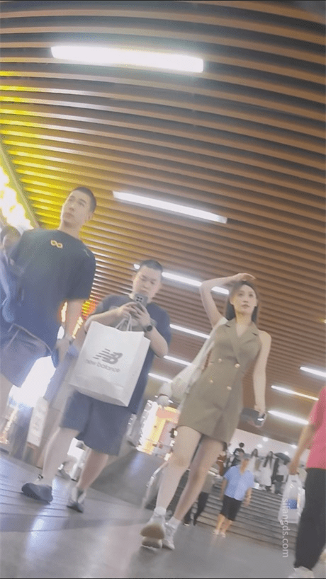 ❣️推荐❣️【商场抄底】齐逼短裙YYDS，好身材大长腿，条女屁股好饱满，龟男今晚有福了，玉足特写1V