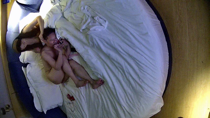 情趣台 3-14 戴着发箍的气质少妇侍候男人 全程露奶头 有口交含屌 但没有做爱 有点可惜 且先看吧