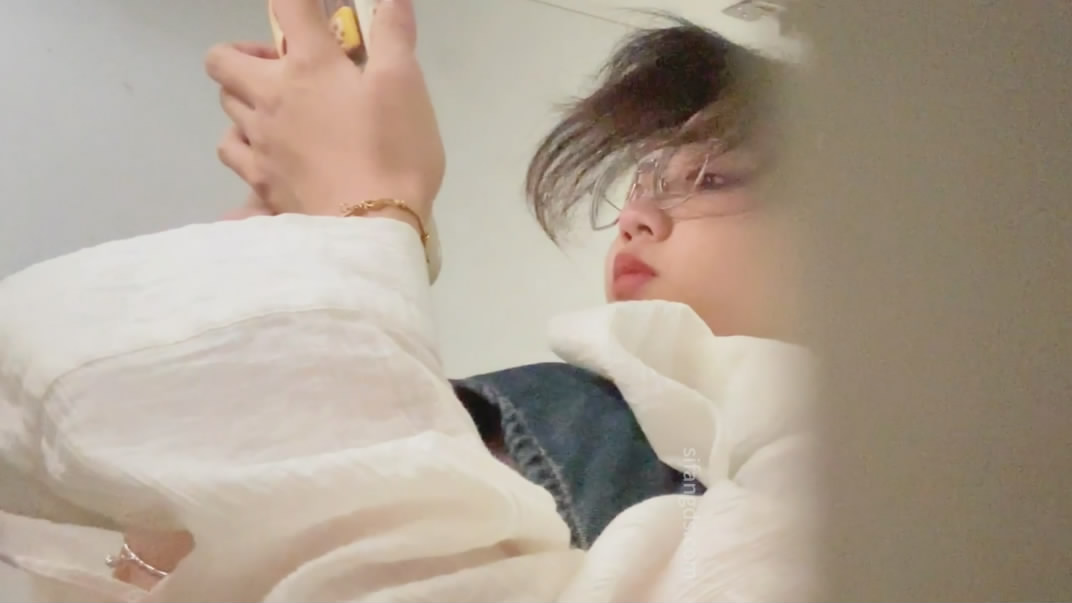 十一月最新流出【顶级厕拍】❤️大神潜入某高校舞蹈培训班女厕抄底偷拍几个靓妹的逼逼和菊花