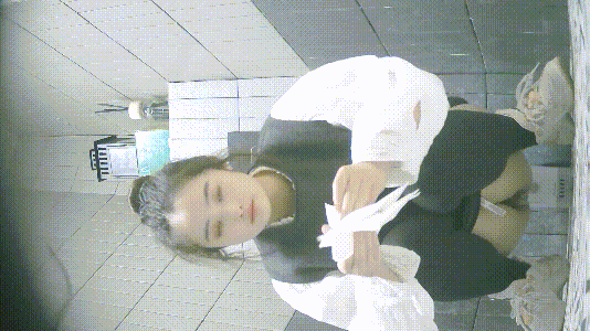 商场女厕多角度偷拍4位美女拉大号❤️各种极品小黑鲍鱼