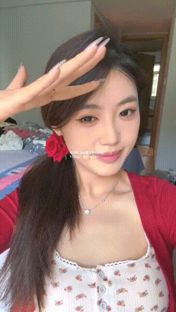 ✅超乖巧在校女大学生！男友偷拍视频，真的顶！极品大白虎，小穴特别粉嫩，被干的表情都控制不住了！(3V)