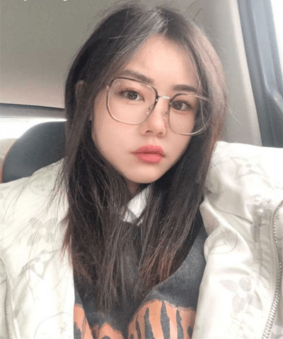 广东大奶眼镜婊约炮视频曝光 一边口交一边玩手机麻将惹怒炮友❤️被狂顶喉咙怒操骚穴 彻底征服骚浪贱货！