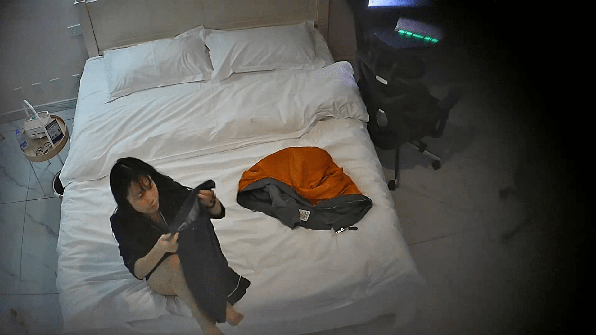 3-6流出酒店偷拍❤️蘑菇头猥琐男带极品校花女神入住躺平式享受上位服务