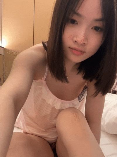 ♈ ♈ ♈2026年3月最新，短发女学生，19岁，正青春，超级闷骚， 【miaomiaou】，又是谁的初恋女神，清纯羞涩的自慰，克制不住的娇羞