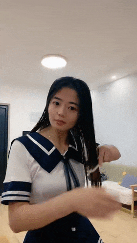 ♈ ♈ ♈2026年3月最新，真实良家人妻，【欲求不满小少妇】，两口子家中做爱，素颜出镜，很有生活气息的，漂亮少妇被内射，特写！