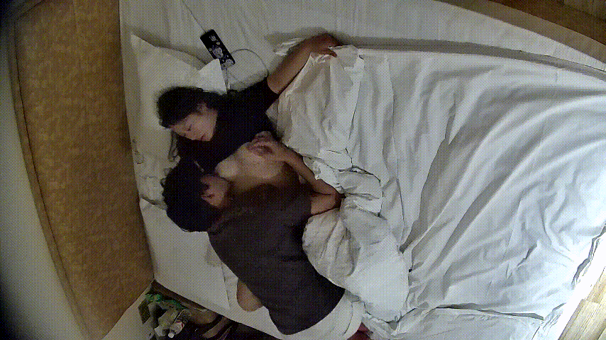 情趣酒店 4-1 今天刚入住的情侣 美女的皮肤很白 奶子简直无敌 又白又大 奶头还粉 真是便宜这男人了