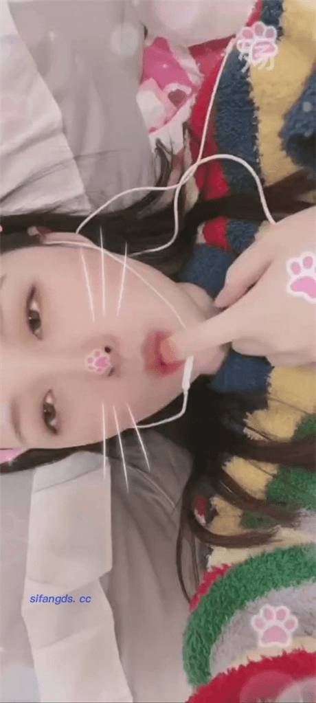 ❣️推荐❣️颜值嫩妹【蜜桃】一对一视频被出卖，奶圆逼粉，大尺度掰逼诱惑，自慰高潮浪叫，飞机价值满满1V