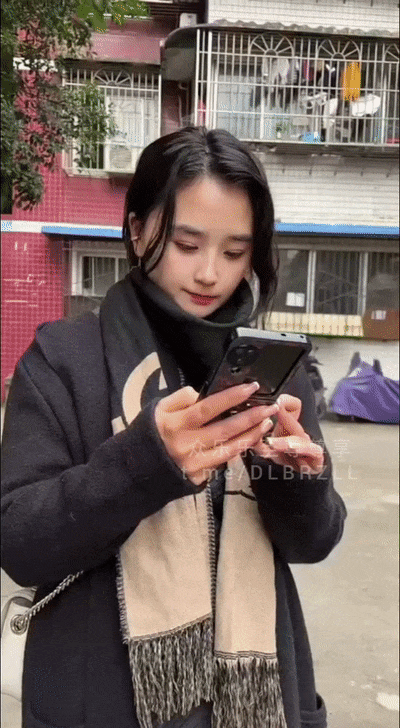 ♈ ♈ ♈2026年2月最新，推特露脸淫妻博主。【江西奇妙淫妻 红尘妃子】，过年回家在村口，突发奇想公厕口交啪啪，勾搭外卖员