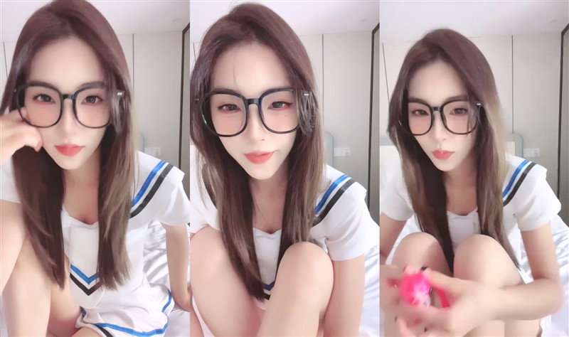 【07年阿茶呀】这么漂亮的小姐姐也下海了❤️约炮友直播干逼(2V)