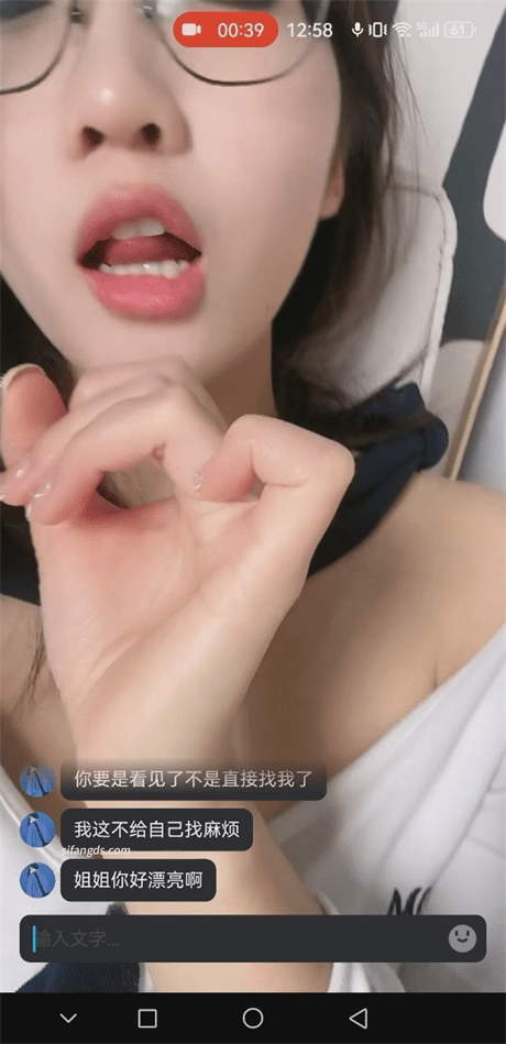 ❣️推荐❣️颜值嫩妹【小葵】一对一视频被出卖，很骚很漂亮，绅士视角挫逼自慰，听指挥，完美提供飞机价值1V