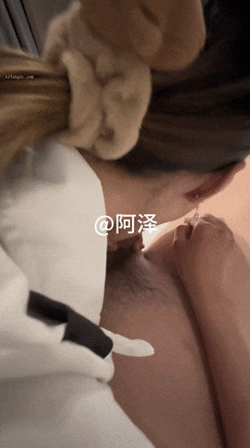 ♈ ♈ ♈2025年11月最新，皓文徒弟，新晋大神，【阿泽原创】约啪福利，良家小少妇黑丝美腿，后入翘臀，半露脸，很激情