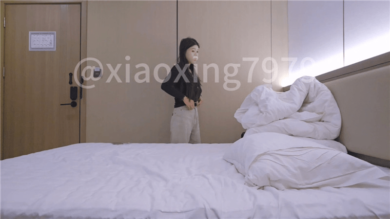 【小星探花 xiaoxing7979】重金约炮奶头还是粉色的妹子 后面拔套被发现 表情很惊讶随后不让干(2V)