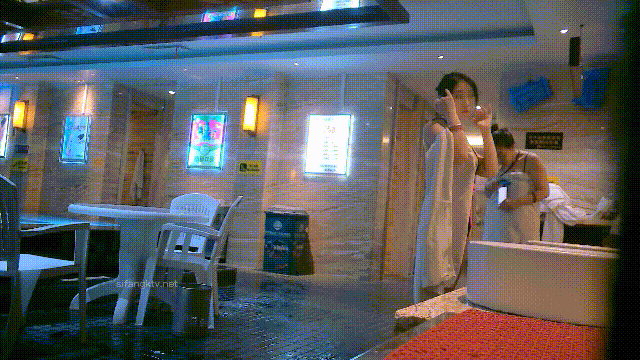 ⚫️温泉洗浴女士间内部真实偷拍，环肥燕瘦各种小姐姐裸身，高颜值小少妇生完孩子奶子都下垂了