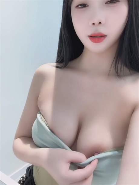 ❣️推荐❣️花椒骚主播【嘤嘤女怪】颜值靓女，好身材大长腿，道具自慰，大尺度掰逼展示11V