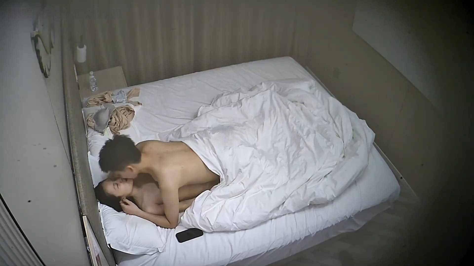 2-10流出酒店偷拍❤️窈窕极品眼镜妹连续入住近半月日常被男友拽床边研究骚穴站着操(99V)