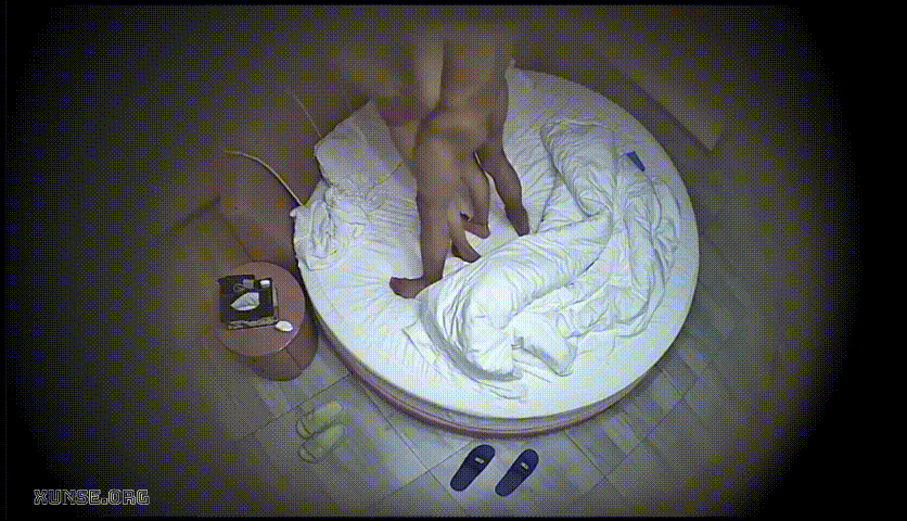 上帝视角 3-2 青年小夫妻性致就是高 在情趣圆床上操个没够 直接站起来操 女人脚上还绑着清纯红绳