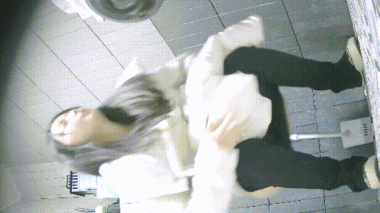 商场女厕连拍两位少妇竟然都是人工白虎❤️这可太难得了