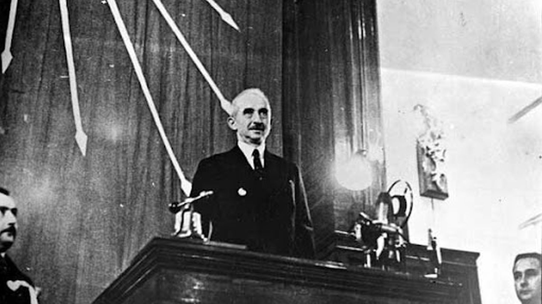 Tarihte Bugün : TBMM, İsmet İnönü’yü Oy Birliğiyle Cumhurbaşkanı Seçti