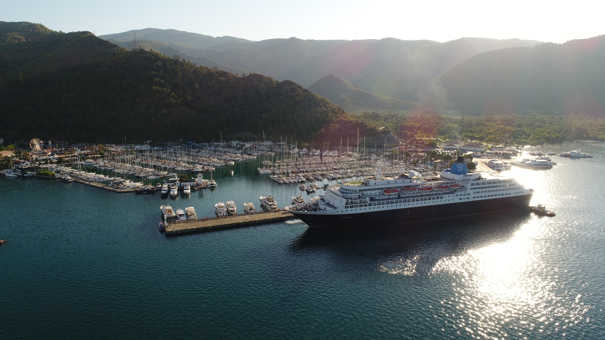 Sıra Dışı Bir Düğün İçin Son Moda Cruise Gemisinde Evlilik!