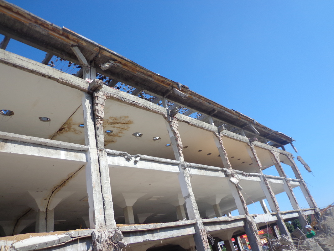 demolari - Refunctionalizare depozit tuica-vin in cladire de birouri - Razvan P. Botofan - Birou de arhitectura