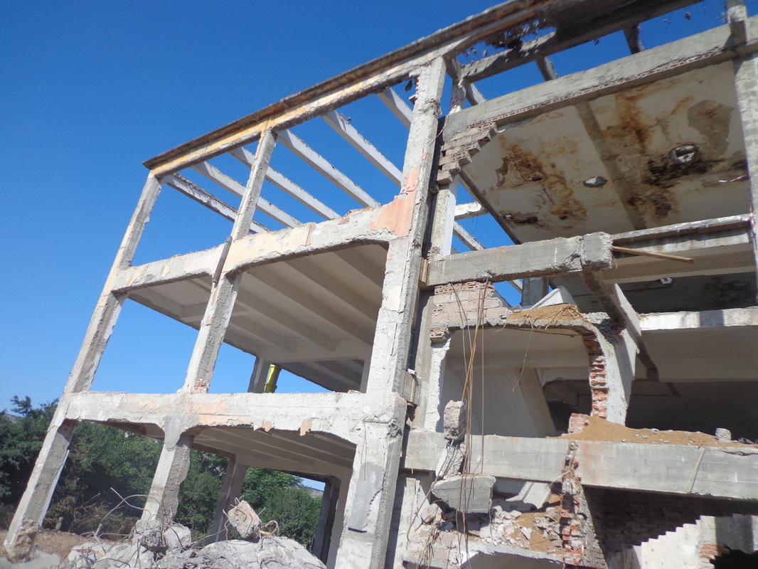 demolari - Refunctionalizare depozit tuica-vin in cladire de birouri - Razvan P. Botofan - Birou de arhitectura