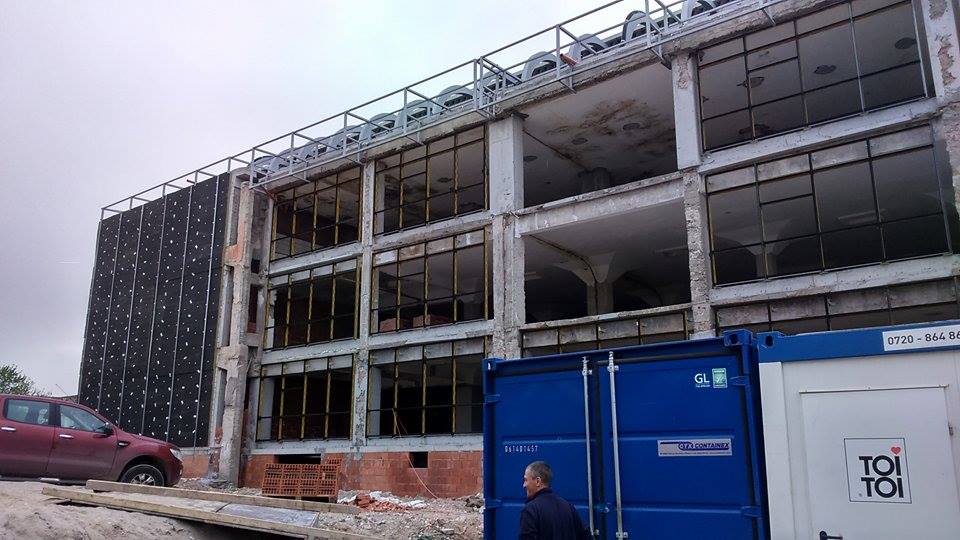 montare tamplarie - Refunctionalizare depozit tuica-vin in cladire de birouri - Razvan P. Botofan - Birou de arhitectura