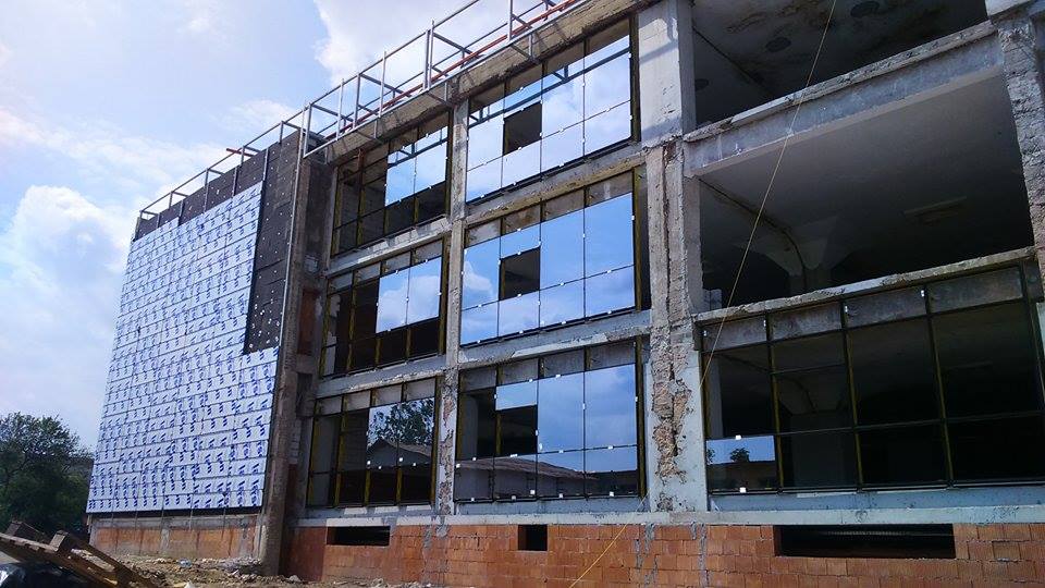 montare tamplarie - Refunctionalizare depozit tuica-vin in cladire de birouri - Razvan P. Botofan - Birou de arhitectura