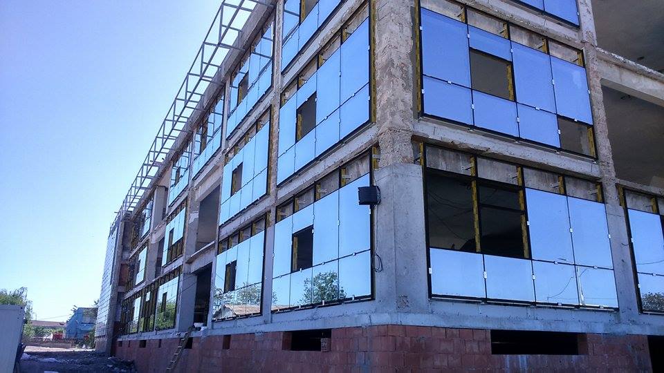 montare tamplarie - Refunctionalizare depozit tuica-vin in cladire de birouri - Razvan P. Botofan - Birou de arhitectura