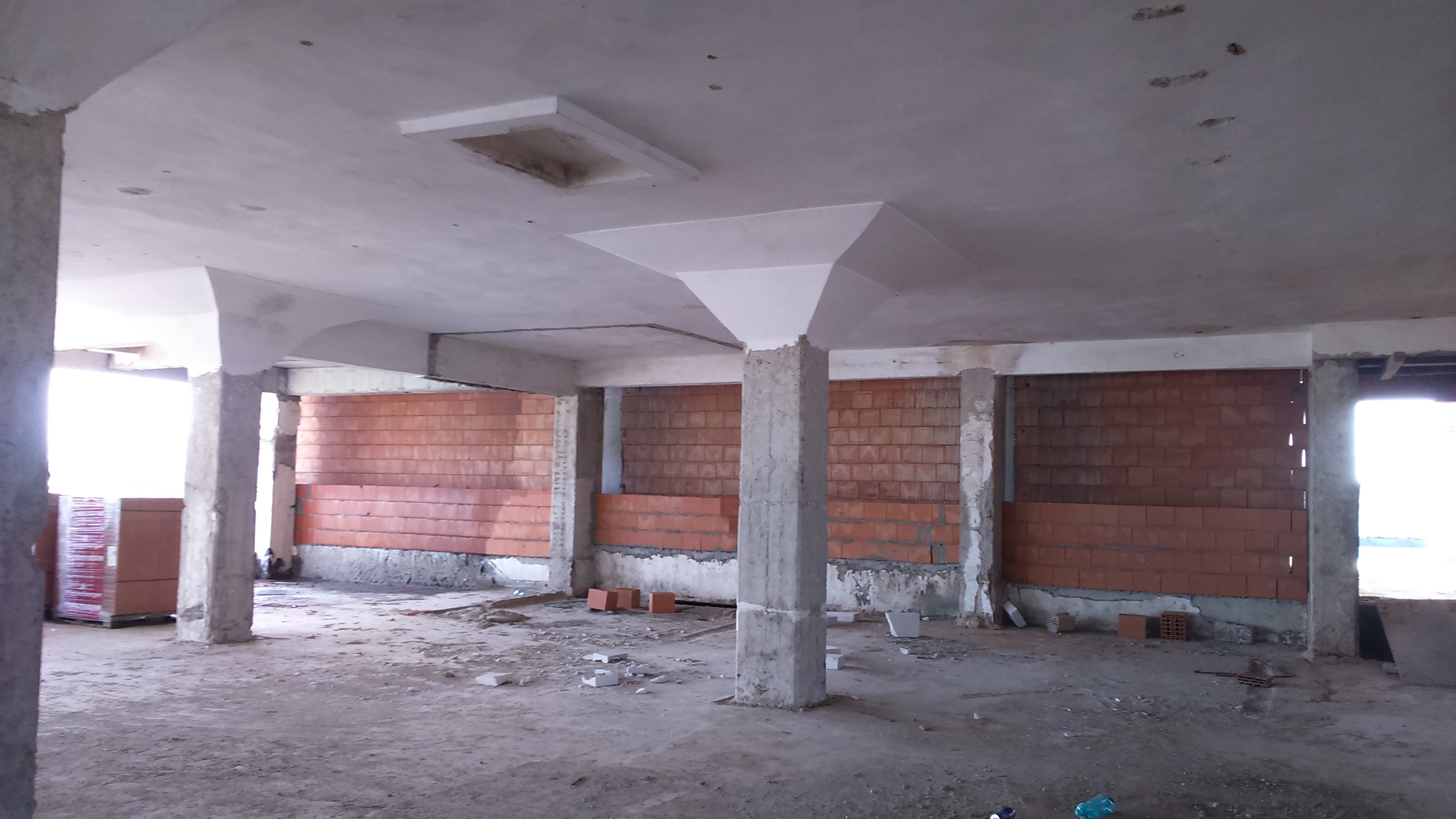 interioare in executie - Refunctionalizare depozit tuica-vin in cladire de birouri - Razvan P. Botofan - Birou de arhitectura