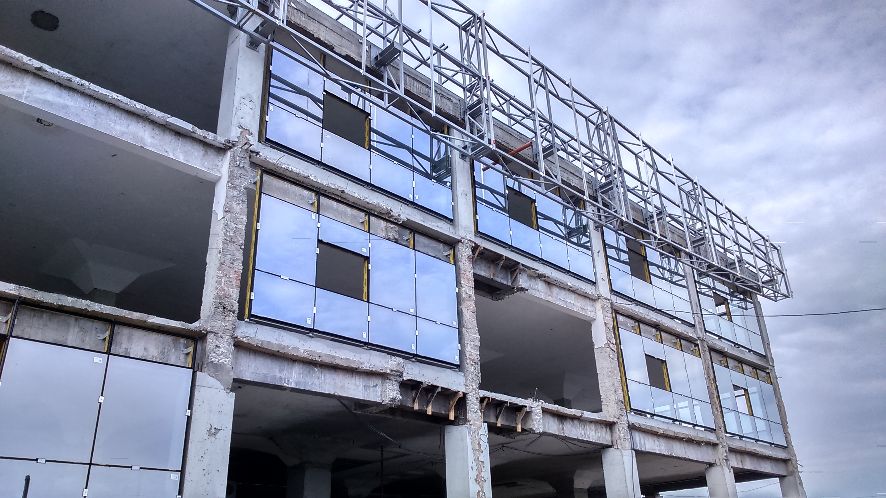 montare tamplarie - Refunctionalizare depozit tuica-vin in cladire de birouri - Razvan P. Botofan - Birou de arhitectura