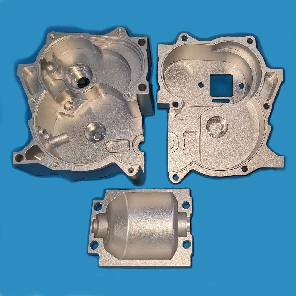 b*e様 HPI サベージ　XL 前後ギアボックス 2PC/4PC Aluminum Front or Rear Gear Box Bulkhead #85045