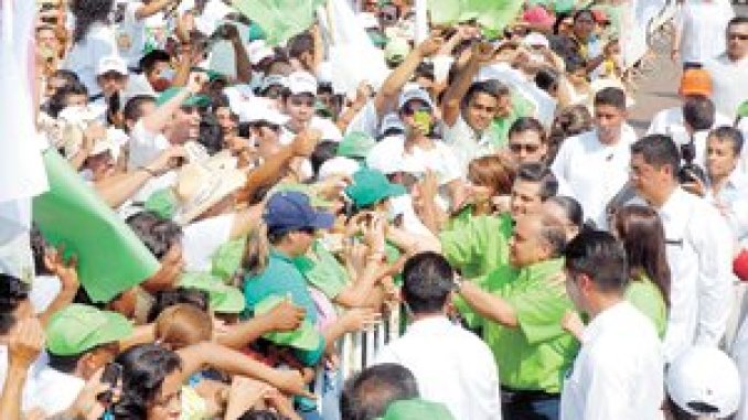Peña y Ebrard compiten por Guerrero