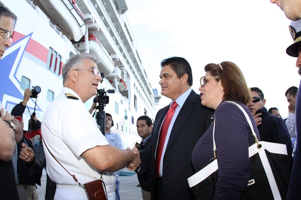 Gobernador de Sinaloa recibe al primer crucero en Mazatlán