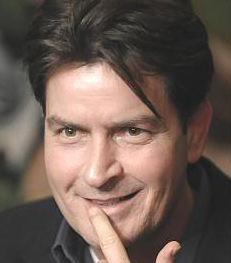 Policía incauta arma del domicilio de Charlie Sheen
