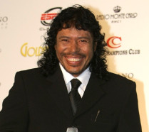 Anuncia René Higuita que incursionará en la política