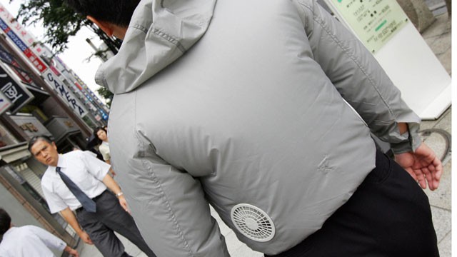 De moda en Japón: chamarras con aire acondicionado integrado