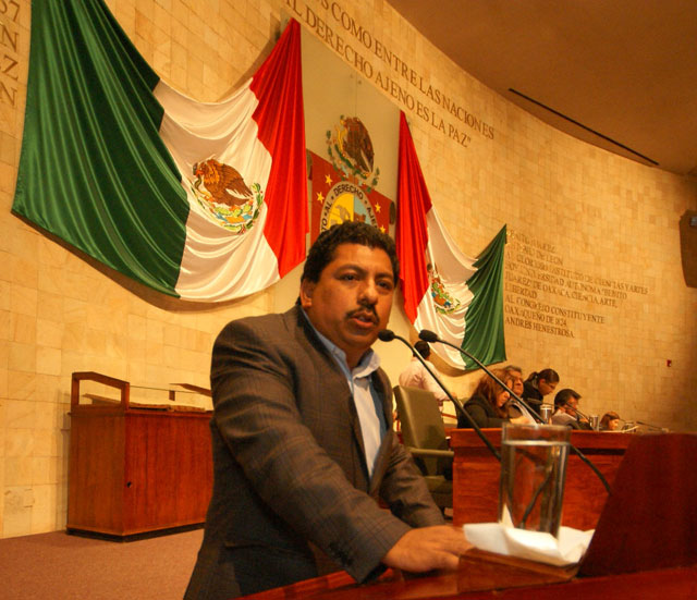 Insuficiente el descuento del 40% a la tenencia vehicular: Francisco García