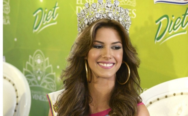 Miss Venezuela..filtran fotos desnuda de campaña contra VIH
